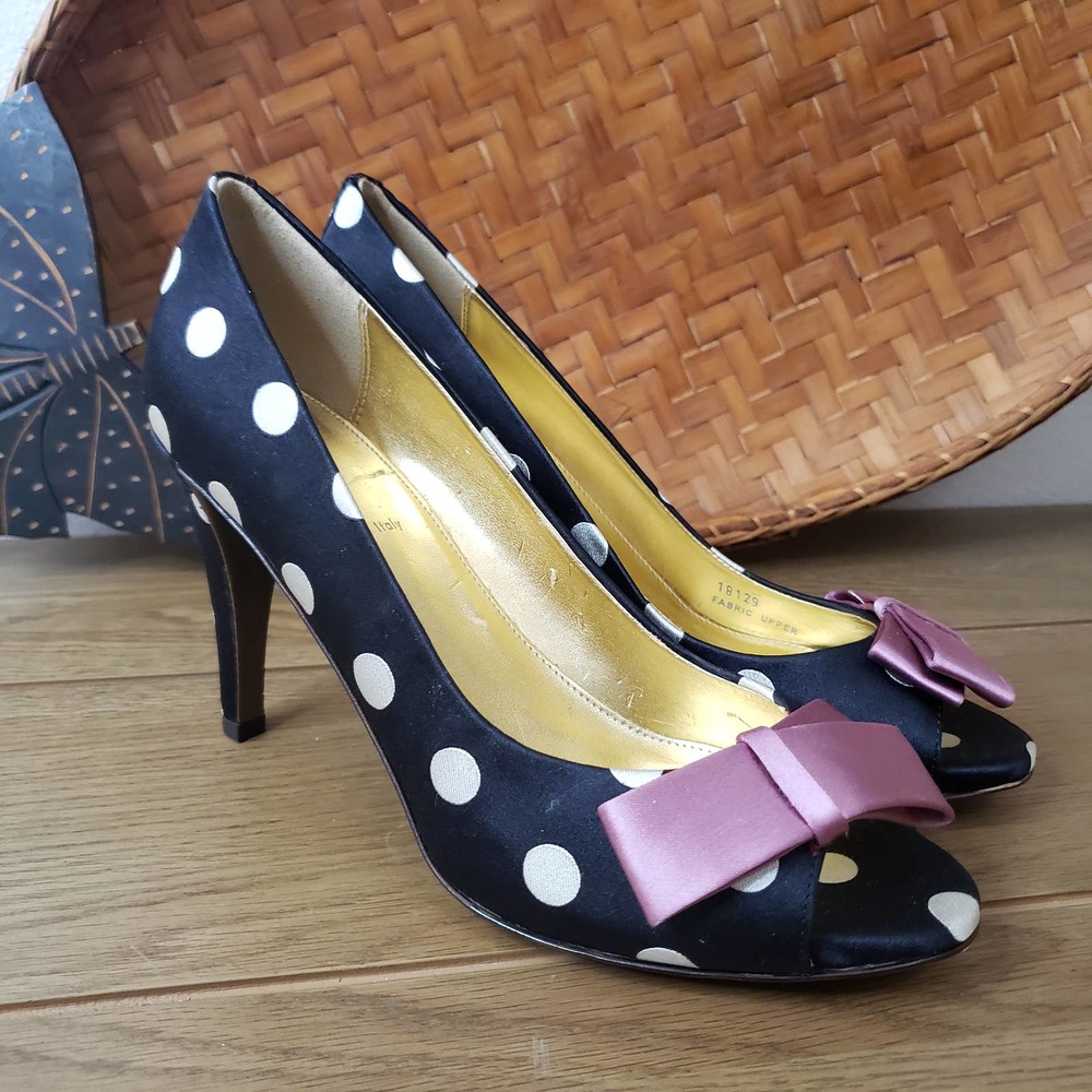 J. Crew Black Polka Dot Heel with lilac bow accent ladies size 7 NWOB